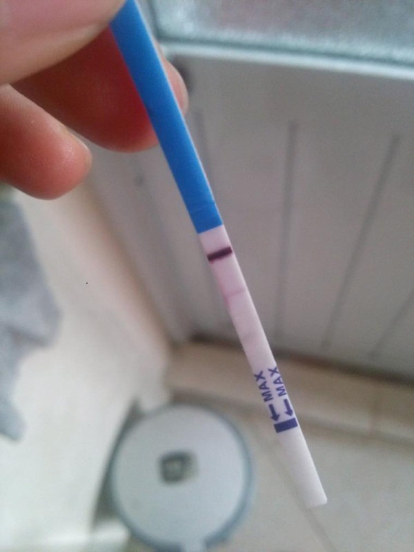 Thông tin chi tiết về que thử thai 1 vạch đậm 1 vạch mờ
